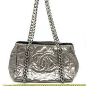 Chanel chain handbag leather